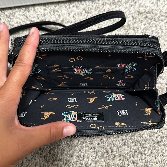 Vera Bradley Hogwarts Black All in One Crossbody RFID Limited Edition - Picture 5 of 7
